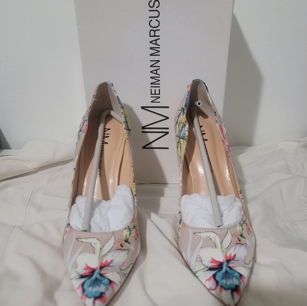 Neiman Marcus Pumps